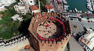 ALKÜ'den bisiklet turunda bayrak şöleni