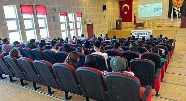 Altıntaş MYO öğrencileri siber suçlara karşı bilgilendirildi