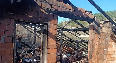 Altıntaş'ta ev yangını korkuttu