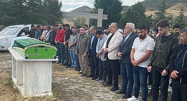 Amasya'daki otobüs kazasında hayatını kaybeden 2 üniversite öğrencisi Çorum'da defnedildi