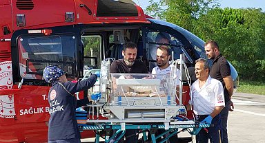 Ambulans helikopter 9 aylık bebek ve 79 yaşındaki yaşlı kadının yardımına yetişti