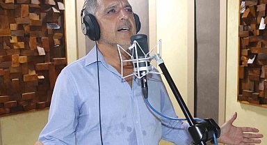 Ameliyattan çıkıp müziğe koşan doktordan 100. Yıl Marşı