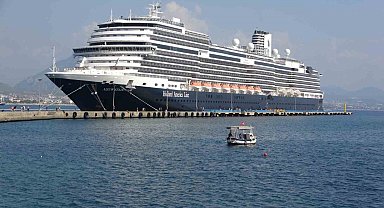 Amerikalı ve Avrupalı turistler, İsrail'deki ikinci liman rotasını iptal edip Alanya'ya geldi