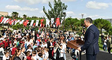 Anaokulu öğrencileri ürettikleri anahtarlıkları satıp sokak hayvanlarına mama aldı