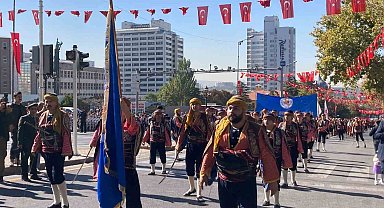 Ankara'nın başkent oluşu Anıtkabir ve 1. Mecliste törenlerle kutlandı