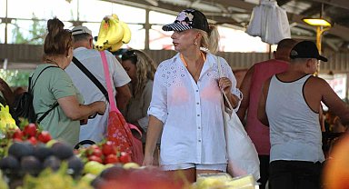 Antalya'da bağıran pazarcıya taviz yok, anonslarla sürekli uyarılıyorlar