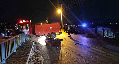 Antalya'da itfaiye aracı ile otomobil çarpıştı: 2 yaralı