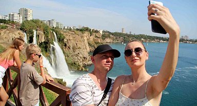 Antalya'nın dünyaca ünlü şelalesinin sonbahar manzarası mest etti