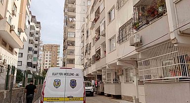 Araba tartışması nedeniyle emekli astsubay çocuklarının yanında karısını öldürdü