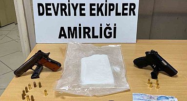 Aracın hava yastığına saklanmış 980 gram kokain ele geçirildi