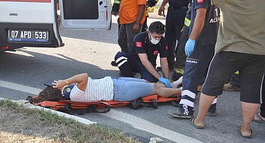 Araçta sıkışan çift güçlükle kurtarıldı