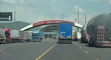 Ardahan'daki gümrük kapılarında, aranan 13 şüpheli yakalandı