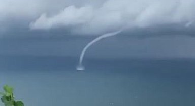 Arhavi açıklarında oluşan hortum böyle görüntülendi