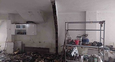 Arnavutköy'de yağmur duvarı yıktı, komşu iki dükkan birleşti