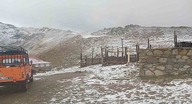 Artvin'de yüksek kesimler beyaza büründü