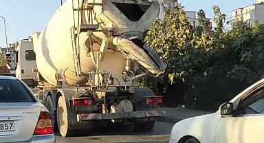 Asfalt yola çimento döken sürücü tepkilere neden oldu