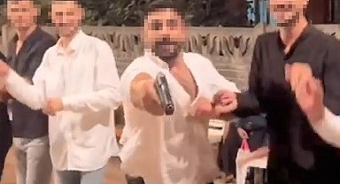 Asker eğlencesinde ateş etmişti...Düğünde havaya ateş edip kameraya silah gösterirken yeni görüntüsü çıktı
