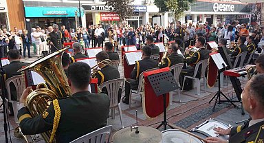 Askeri bandondan Cumhuriyet'in 100. yılına özel konser