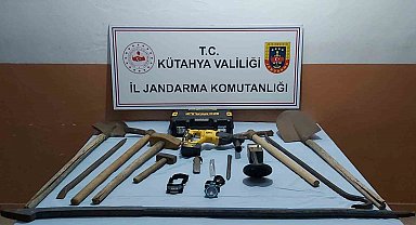 Aslanapa'da izinsiz kazı yapan 4 kişi suçüstü yakalandı