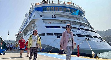 Astoria Grande 877 yolcusu ile Amasra Limanı'na demirledi