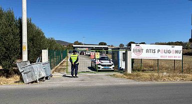 Atış poligonunda kendini başından vurdu