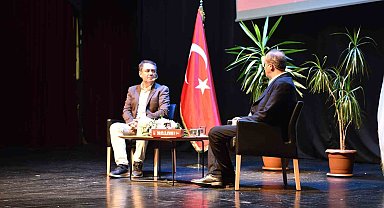 Avcılar'da "Cumhuriyeti Anlamak" adlı söyleşi gerçekleştirildi