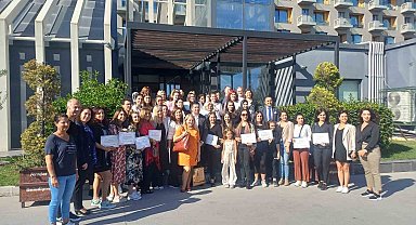 Avcılar'da "Üreten Eller" projesine katılan 35 kadın sertifikasını aldı