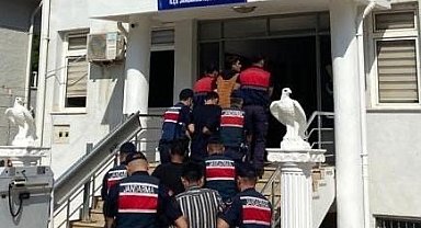 Avokado hırsızları yakalandı