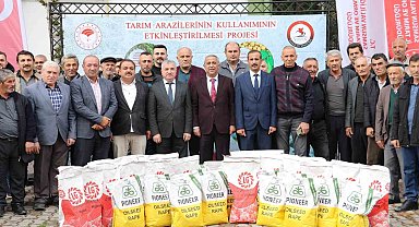 Ayçiçeğinin alternatifi olan kanola tohumu çiftçilere dağıtıldı