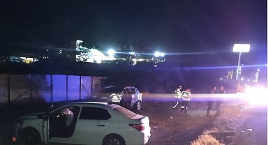 Aynı yönde seyir halindeki 2 araç çarpıştı: 3 yaralı