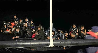 Ayvalık açıklarında 126 düzensiz göçmen yakalandı