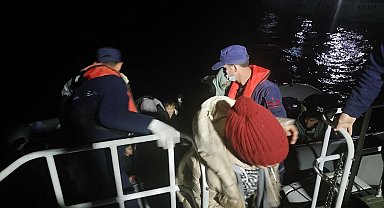 Ayvalık açıklarında 44 düzensiz göçmen yakalandı