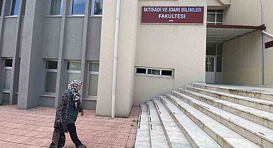 Azmin başarısı: İlk, orta ve lise eğitimini dışarıdan tamamladı, 70 yaşında üniversiteli oldu