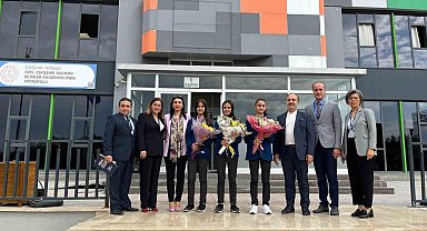 Badminton şampiyonlarına Dr. Hüseyin Bozkurt'tan ödül
