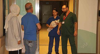 Bağırsaklarından kangren olan 35 haftalık bebek geçirdiği iki ameliyatla sağlığına kavuştu