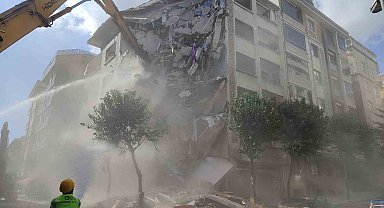 Bahçelievler'de doğalgaz patlamasının meydana geldiği binanın yıkımına başlandı