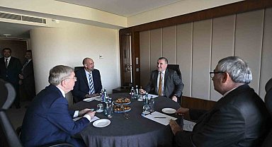 Bakan Bak, Uluslararası Olimpiyat Komitesi Başkanı Thomas Bach ile görüştü