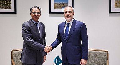 Bakan Fidan, Pakistanlı mevkidaşı Jilani'yle görüştü