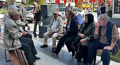 Bakan Köse vatandaşların sorunlarını dinliyor