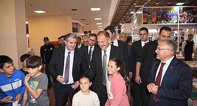 Bakan Özhaseki Ve Başkan Büyükkılıç, Kayseri'de 6'ncı Kitap Fuarını Ziyaret Etti