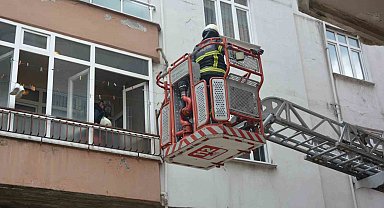 Balkonda alev alan paspas ekipleri harekete geçirdi