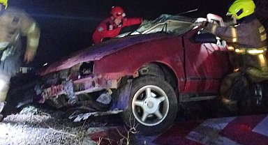 Bandırma'da kontrolden çıkan araçta bulunan 2 kişi yaralandı