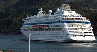 Bartın'a ilk kez demirleyen kruvaziyer gemisinde ilginç görüntüler