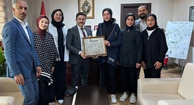 Başarılı öğrenciler projelerini Kaymakam Bulut'a sundu