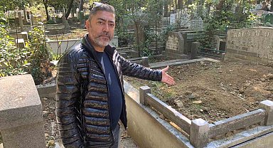 Başıboş köpekler Süleyman Seba'nın mezarını tahrip etti