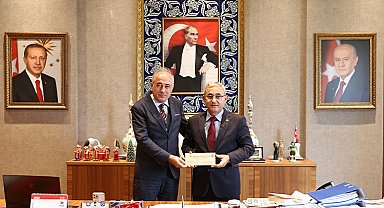 Başkan Alim Işık'a 'Yılın il belediye başkanı' ödülü
