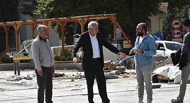 Başkan Bakkalcıoğlu Cumhuriyet Meydanı'nda incelemelerde bulundu