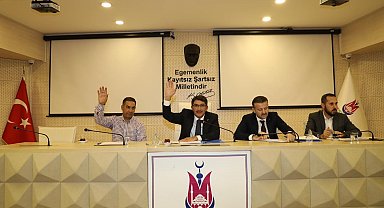 Başkan Çelik, devam eden projelerle ilgili meclis üyelerini bilgilendirdi