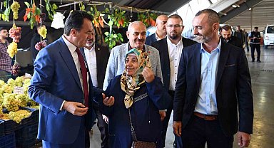 Başkan Dündar, pazarcı esnafının yanında