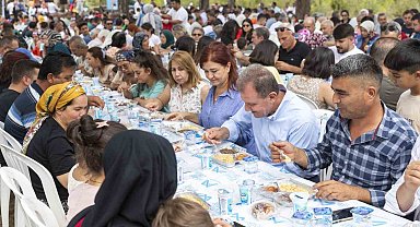 Başkan Seçer: "Memleketimize hizmet eden taş üstüne taş koyan herkesi çok seviyoruz"